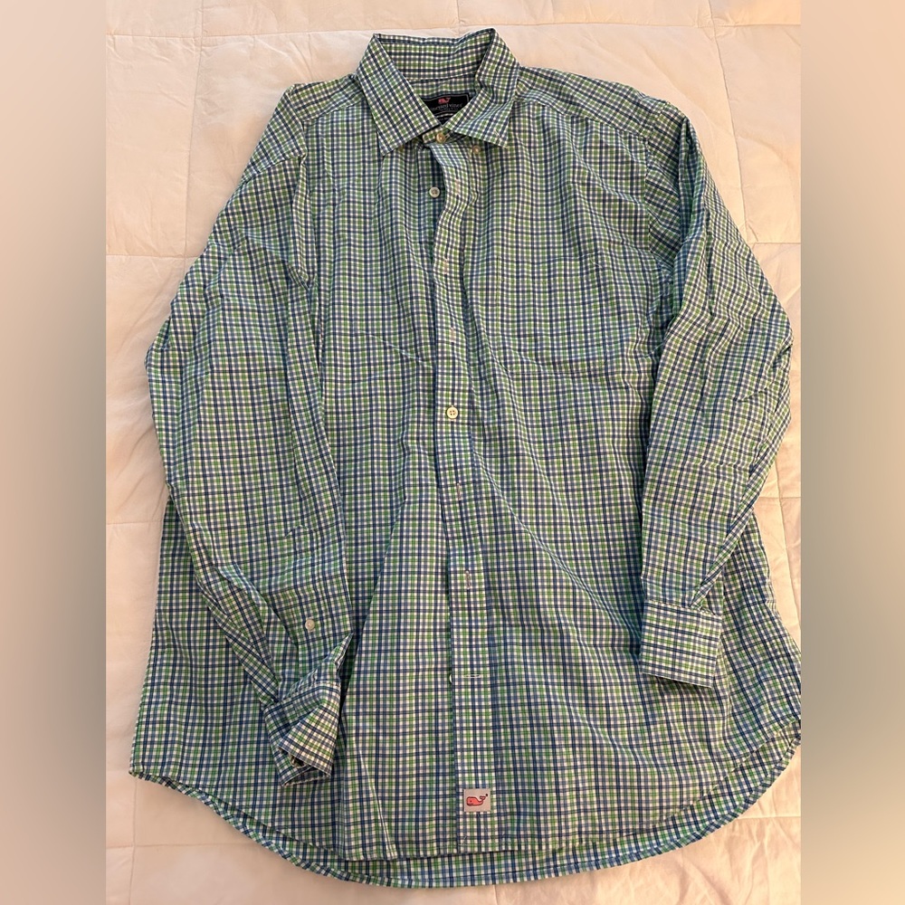 Gently worn Vineyard Vines Men’s Button Down Shirt